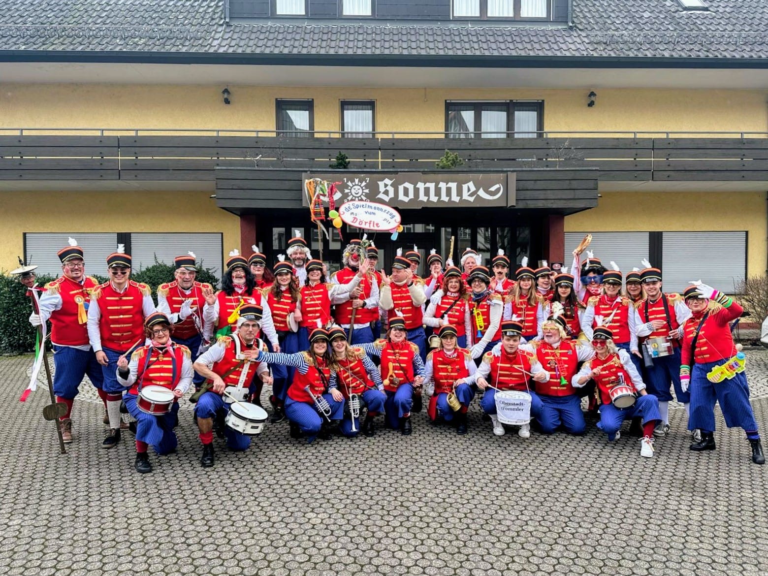 Gruppenbild der Fasendgemeinschaft Dörfle beim Umzug