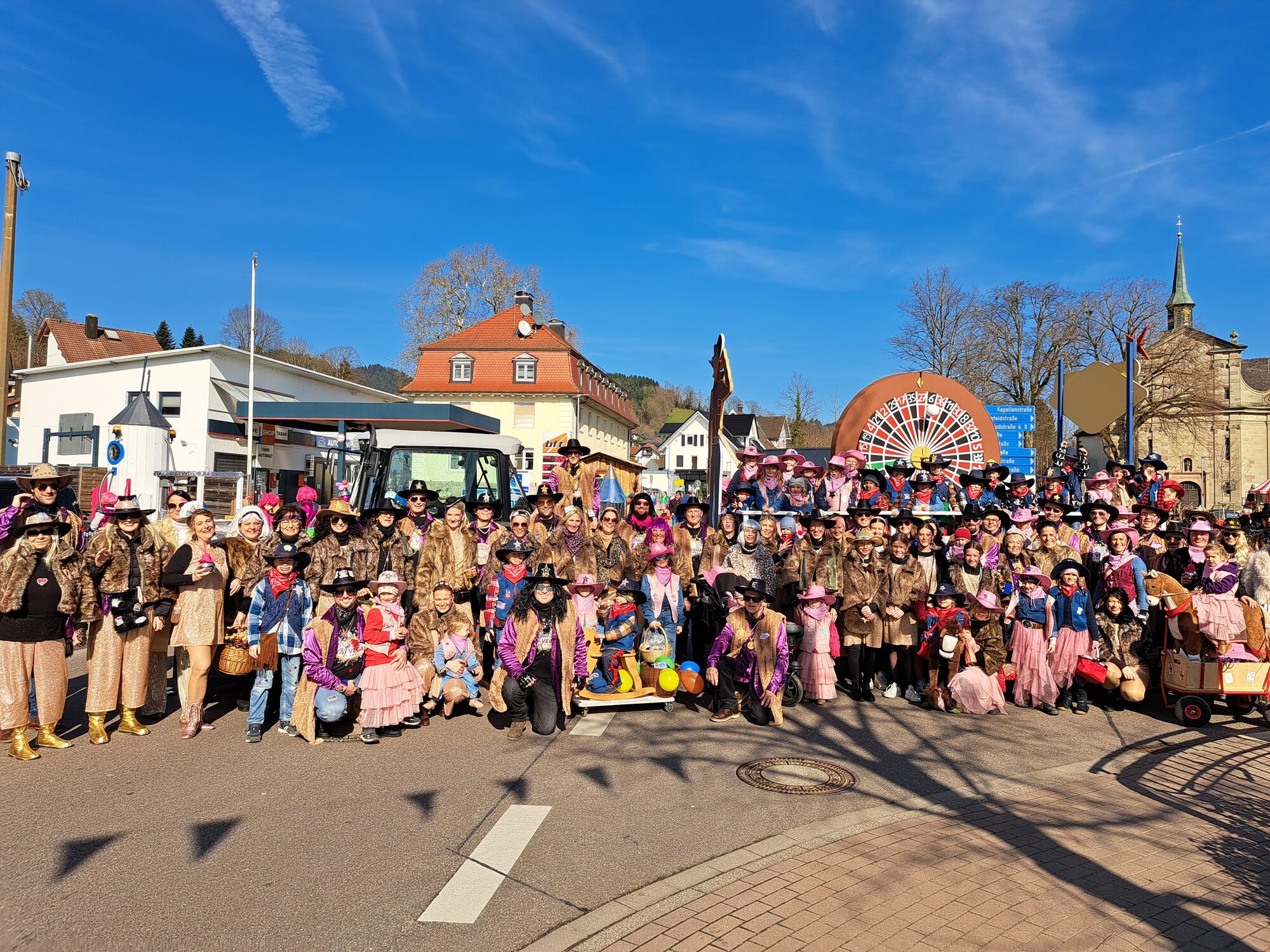 Gruppenbild der Narrengemeinschaft Unterentersbach beim Umzug